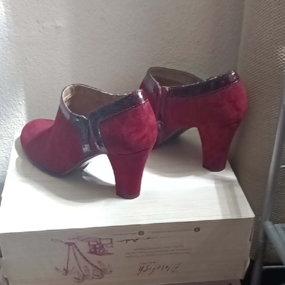 AEROSOLES Burgundy Ankle Heels